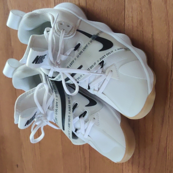 Trendy Nike girls sneakers - Picture 9 of 13